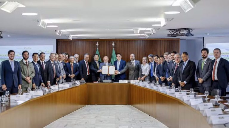 Nova medida de Lula garante conta de luz grátis para 60 milhões de brasileiros
