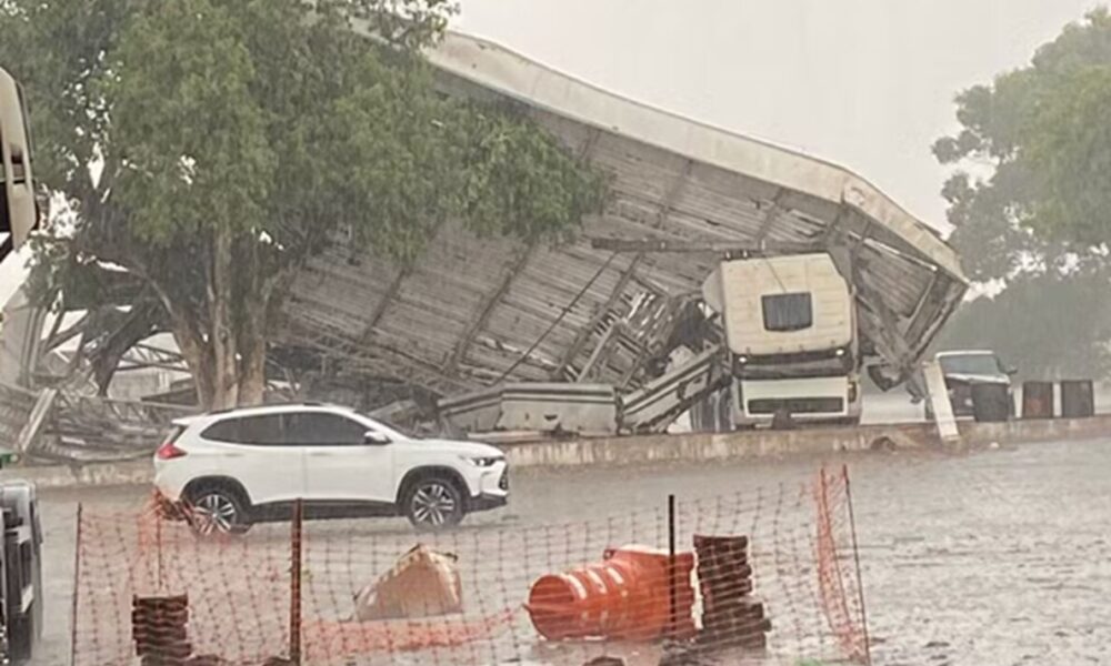 temporal-em-tabocao-derruba-estrutura-de-posto-de-combustiveis